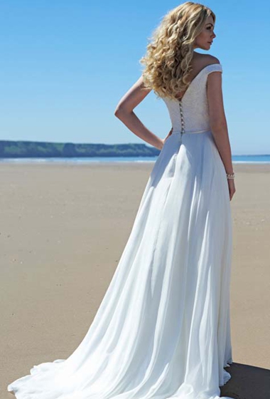 Perfect Wedding Dresses For Small-Chested Brides